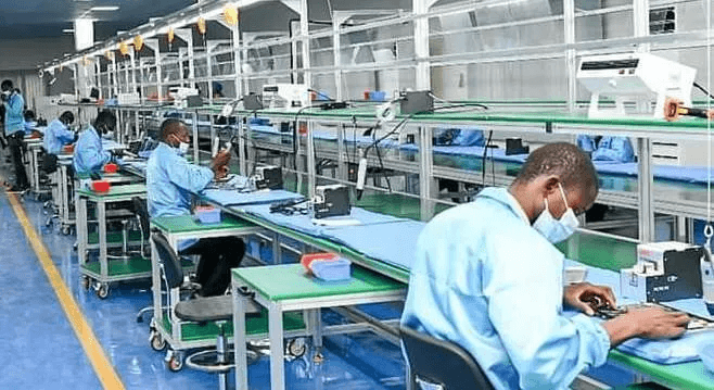 Ouvrier Horizon Industries en production